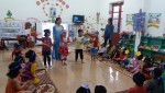 Các bé được học múa bài hát "Múa cho mẹ xem"